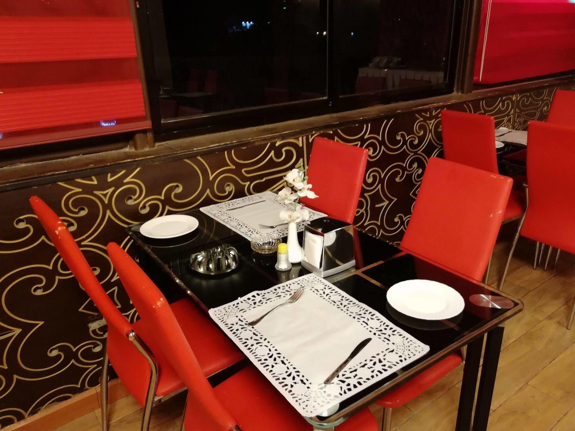 Sama Paris מלון 3*